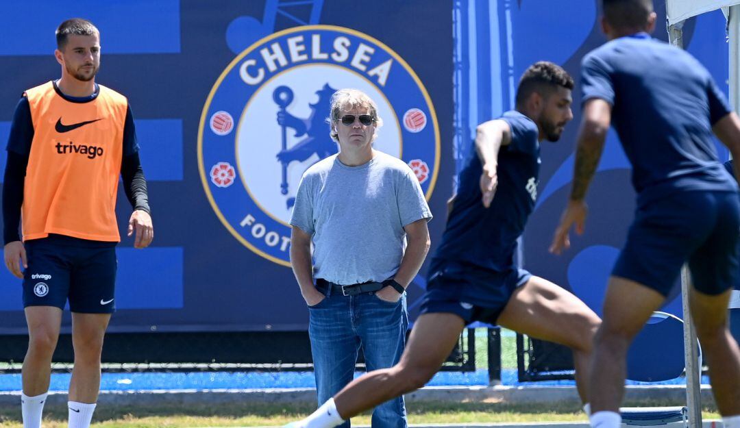 Todd Boehly, copropietario del Chelsea en uno de los entrenamientos