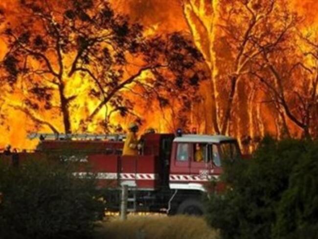 Areas habitadas del noroeste de Australia continúan amenazadas por incendios