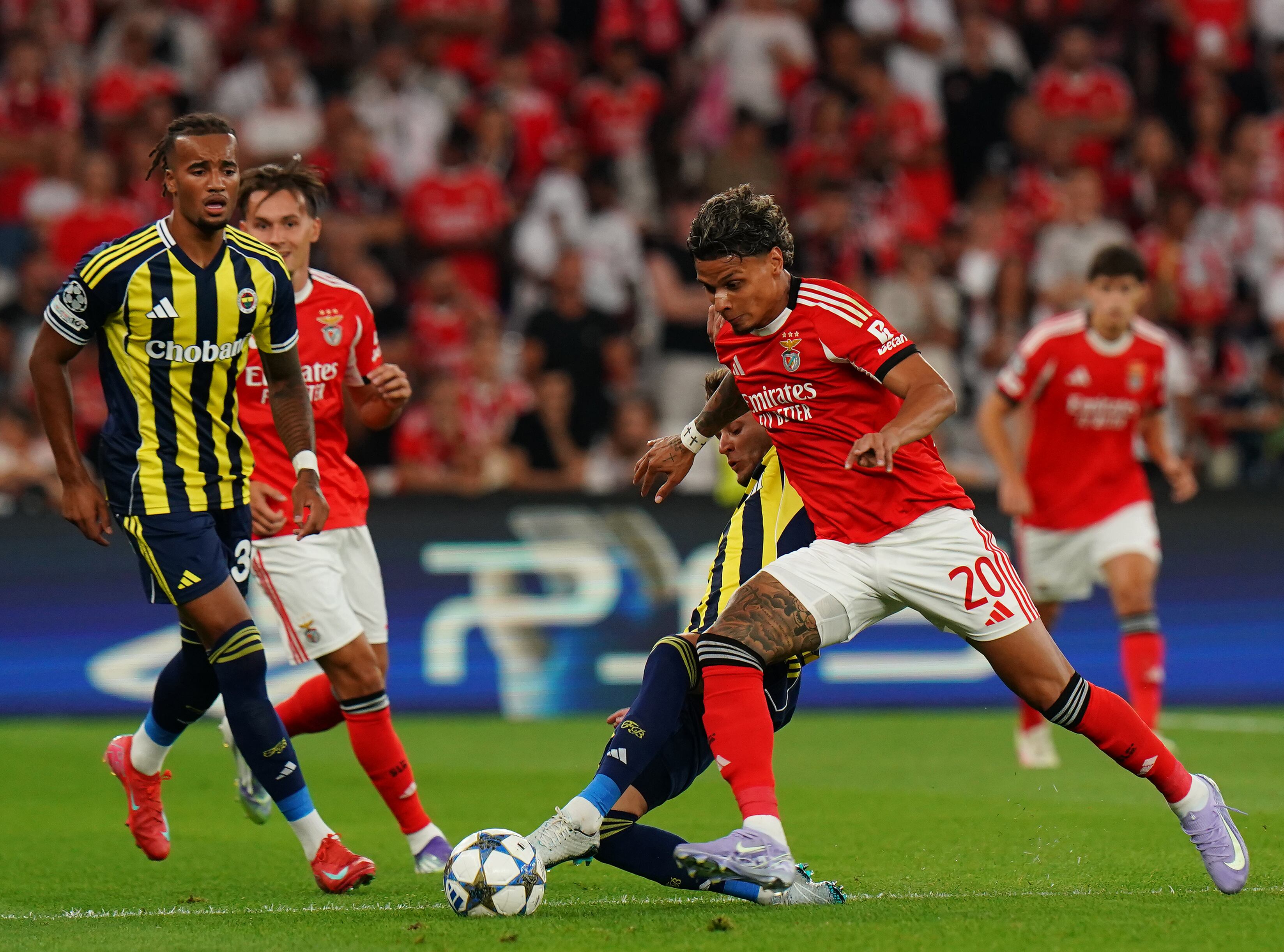 Benfica se clasifica a Champions League, tras vencer a Fenerbahce: así les fue a Ríos y Durán. (Photo by Gualter Fatia/Getty Images)