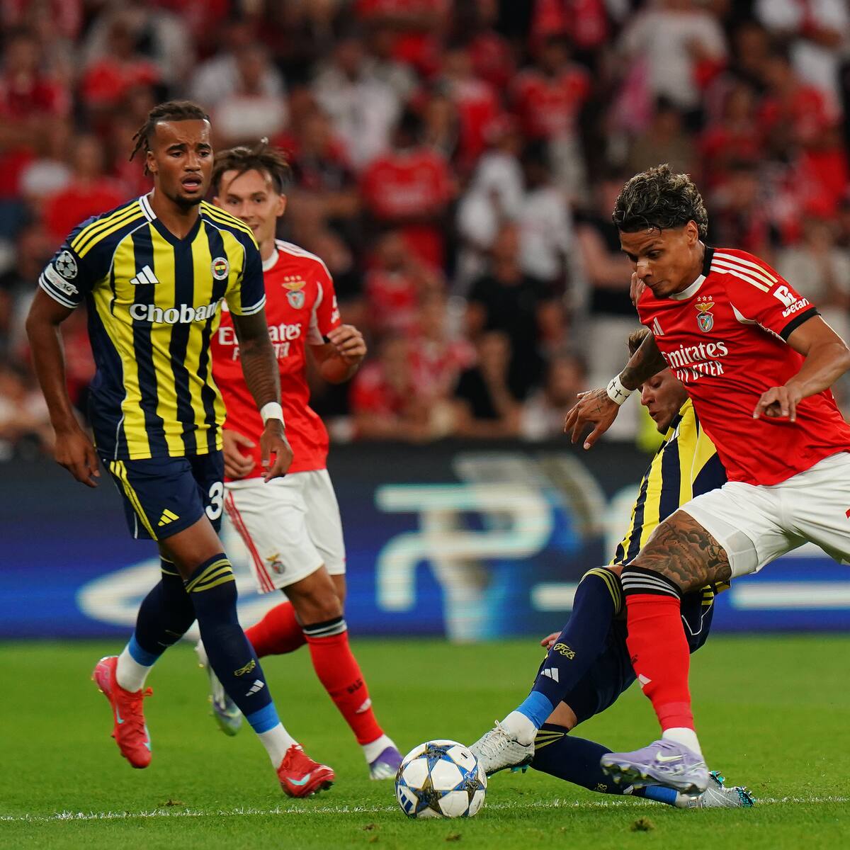 Benfica se clasifica a Champions League, tras vencer a Fenerbahce: así les fue a Ríos y Durán