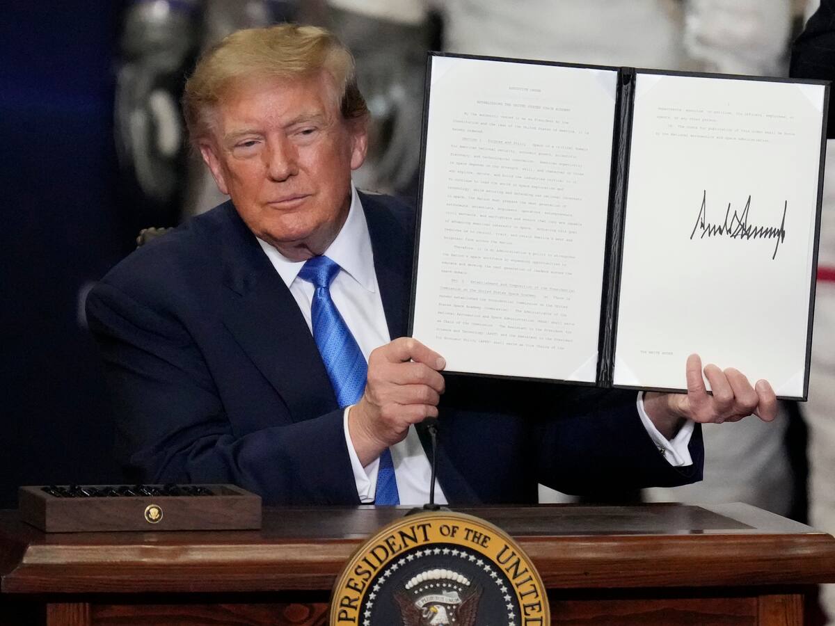 El presidente Donald Trump propone cambiar el nombre del estrecho de Ormuz por “estrecho de Trump”
