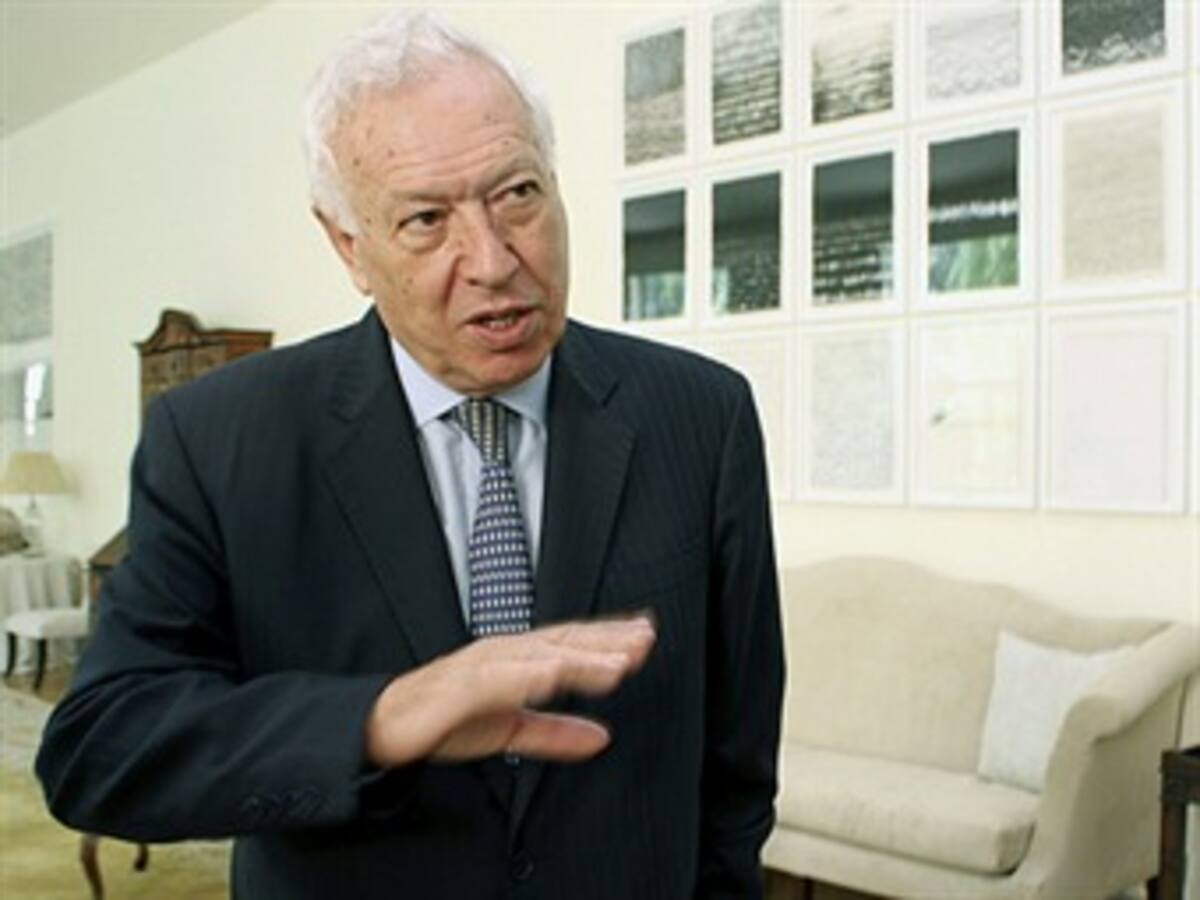 España apoyará la decisión que tome Santos ante un eventual diálogo con el Eln