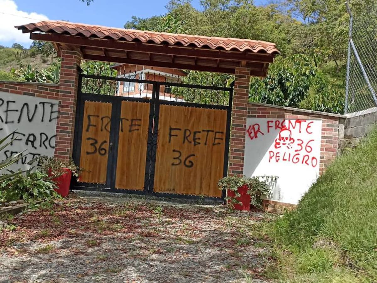 Tres alcaldes denunciaron amenazas del Clan del Golfo y las disidencias en Antioquia