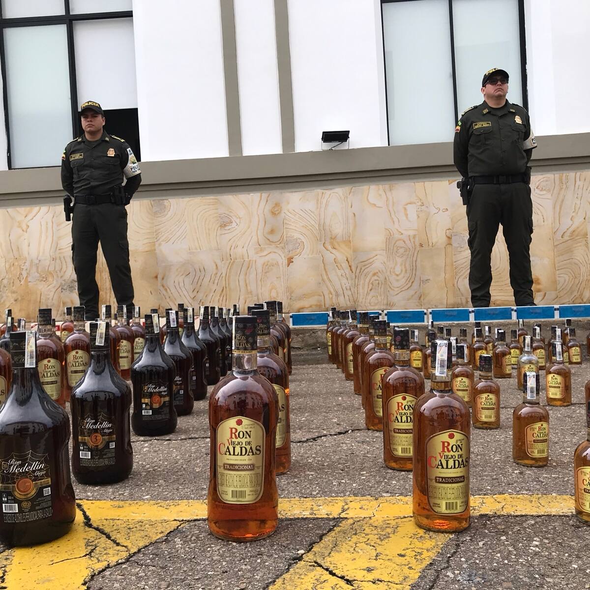 3 establecimientos sellados por vender licor adulterado