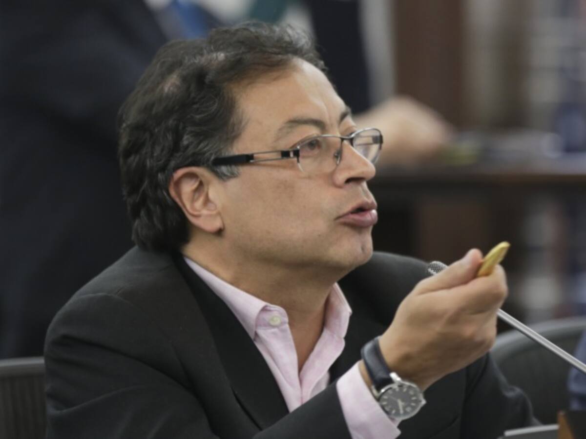 Petro sí estaría inhabilitado para ocupar cargos por elección popular