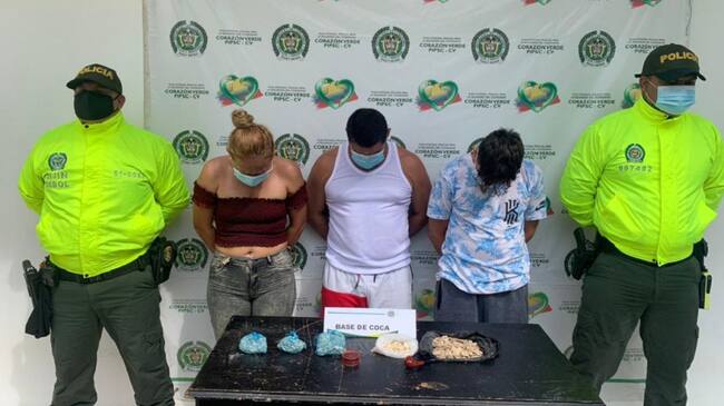 Tres presuntos jíbaros fueron capturados por la Policía con varias dosis de cocaína camufladas en un porta comidas