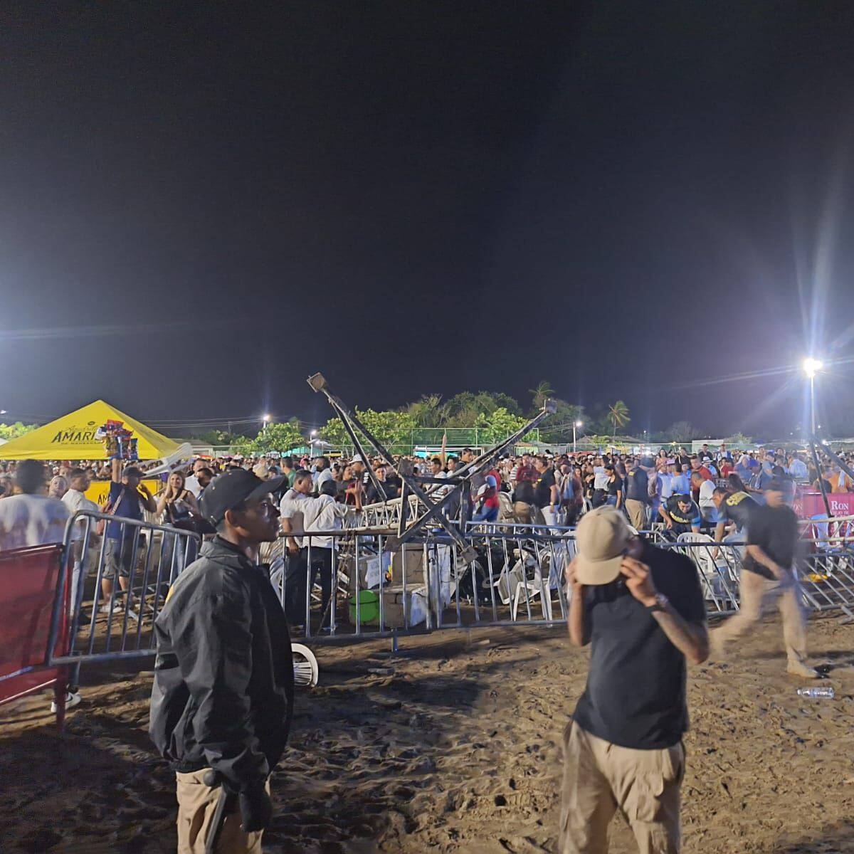 Fuerte vendaval causó colapso de pantalla durante concierto en Calamar- Bolívar
