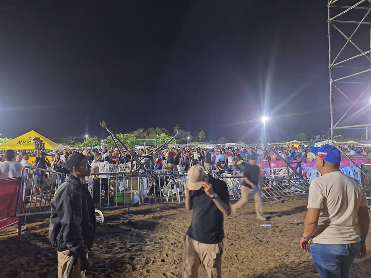 Fuerte vendaval causó colapso de pantalla durante concierto en Calamar- Bolívar