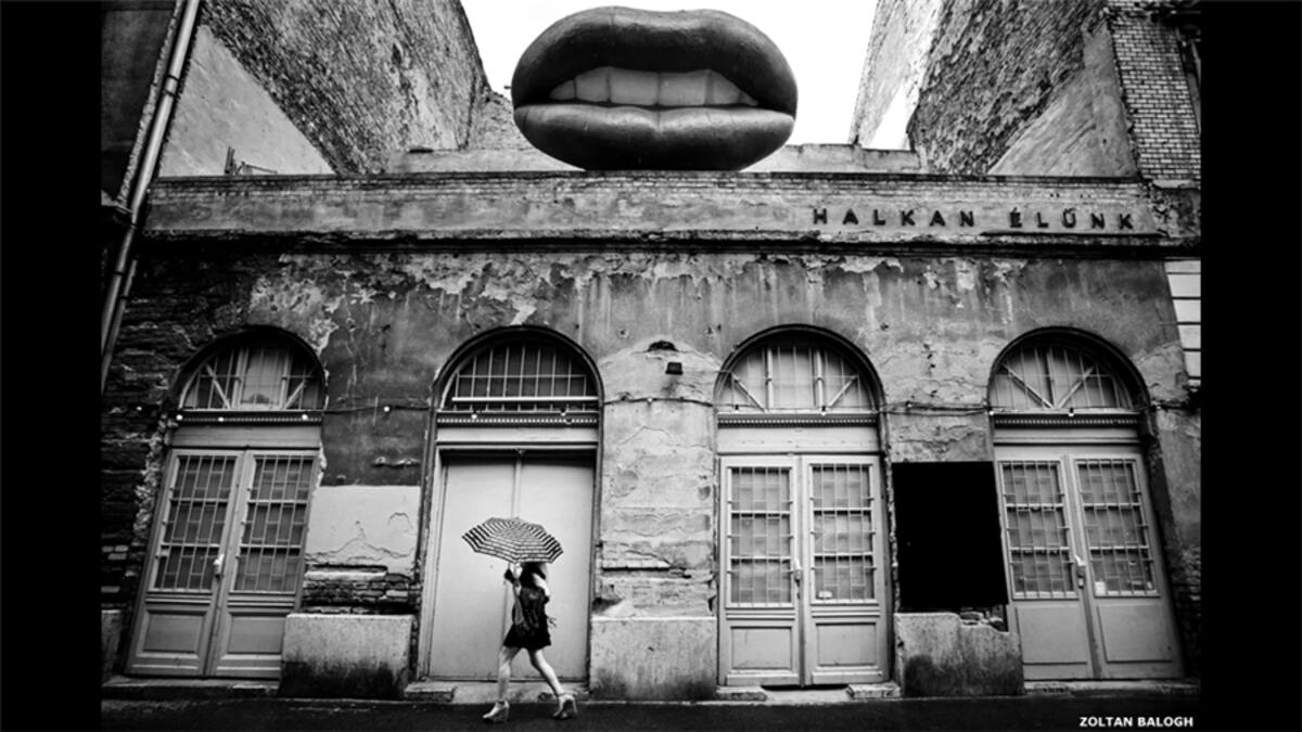 El puente de Forth en South Queensferry, Escocia fotografiado en la noche en esta imagen de Andy Howe.