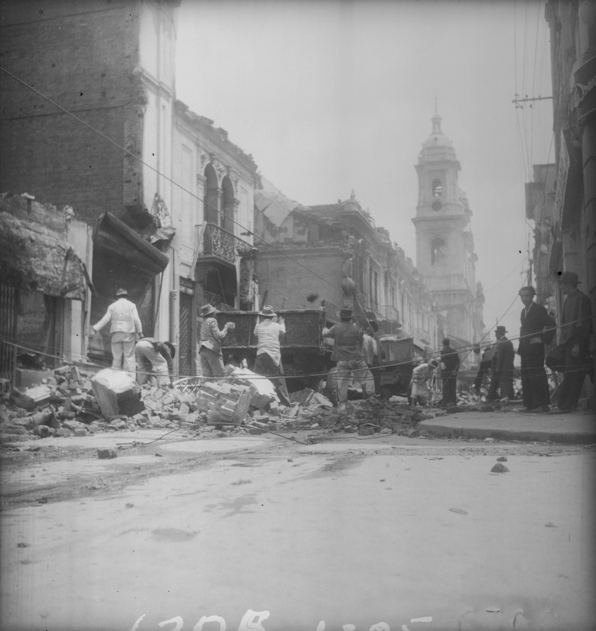 Bogotazo / Rodríguez, Manuel H. (1920 - 2009) / 1948 / Número registro: 12284 / © Colección Museo de Bogotá