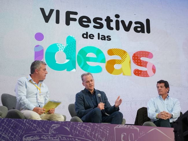 Felipe Bayón, presidente de GeoPark; Juan Manuel Rojas, presidente de Promigas y Álvaro Martínez de Bourio, managing director de BCG, en el Festival de las Ideas 2026
