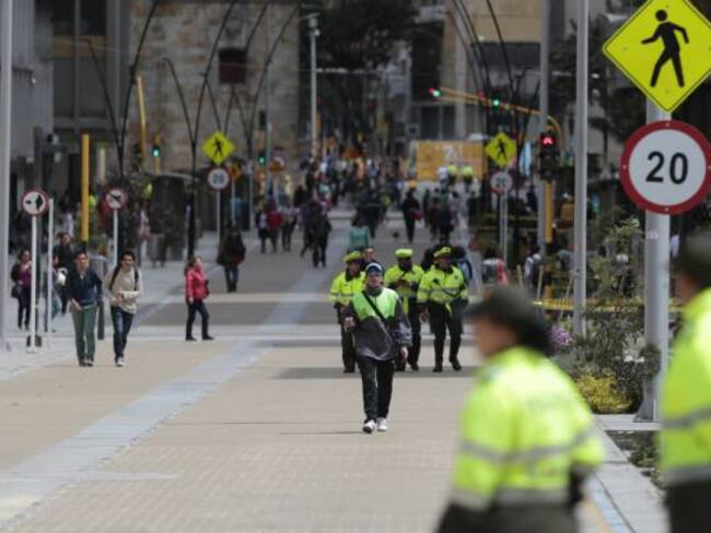 Policía se toma las calles de Bogotá en navidad