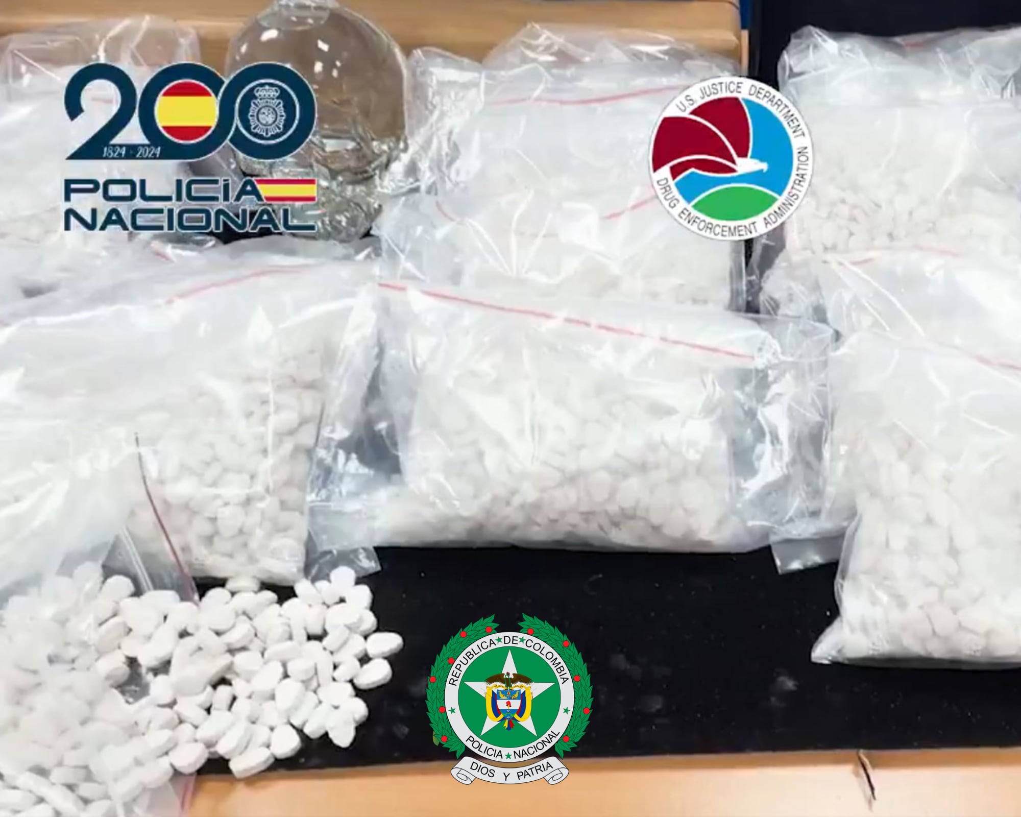 El operativo de incautación de la droga incluyó la ayuda de autoridades de Estados Unidos y Colombia.
(foto:   Cortesía Policía Nacional de España)