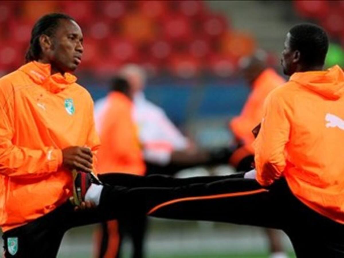 La FIFA autoriza a Drogba una funda protectora tras la fractura de su brazo