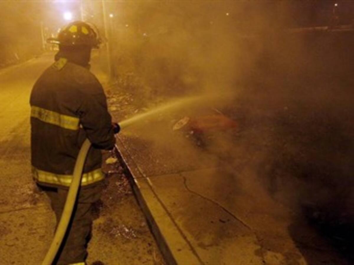 Bomberos de Bogotá entablan millonarias demandas por violaciones laborales del Distrito
