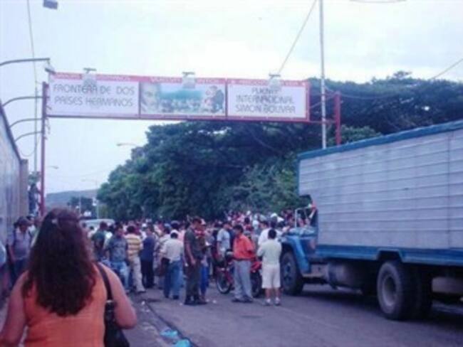 Venezuela cierra indefinidamente la frontera con Colombia