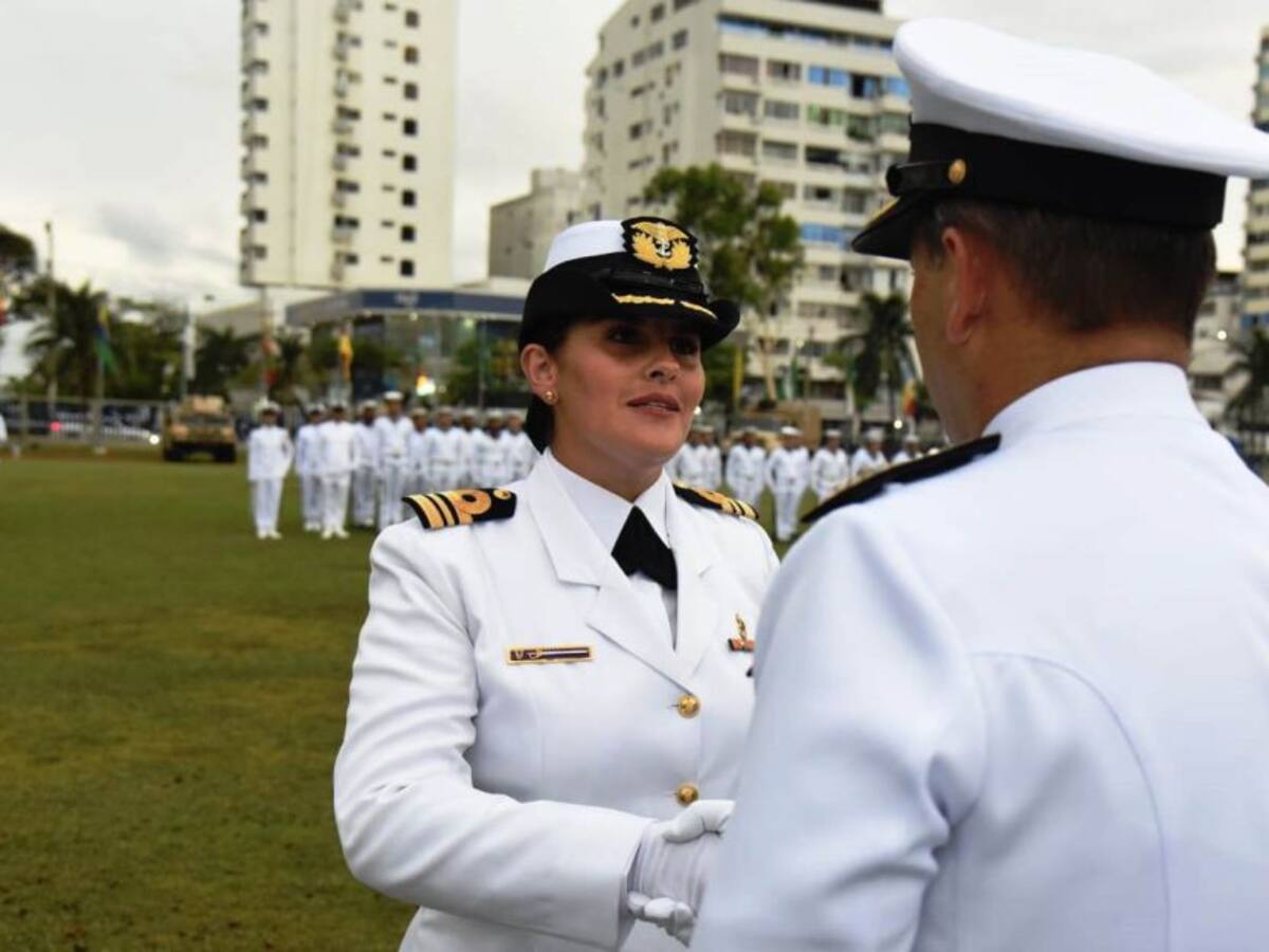 Armada de Colombia ascendió a 58 oficiales e impuso 61 condecoraciones