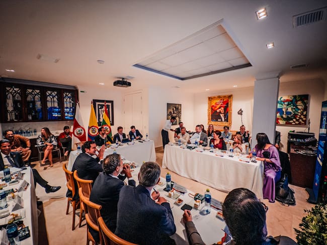 De la Espriella afina su plan de gobierno en tercer consejo de ministros en Barranquilla