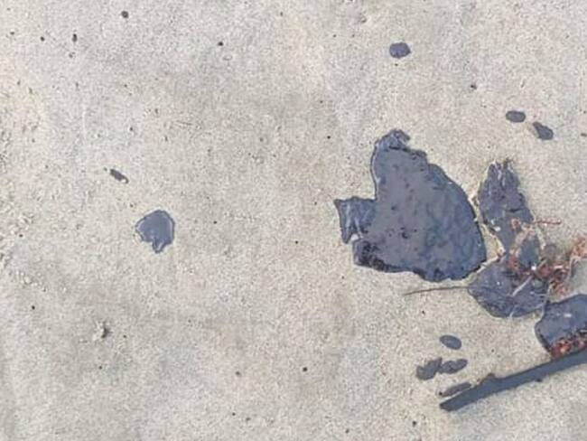 Aparecen manchas en playas de San Juan de Urabá y Arboletes