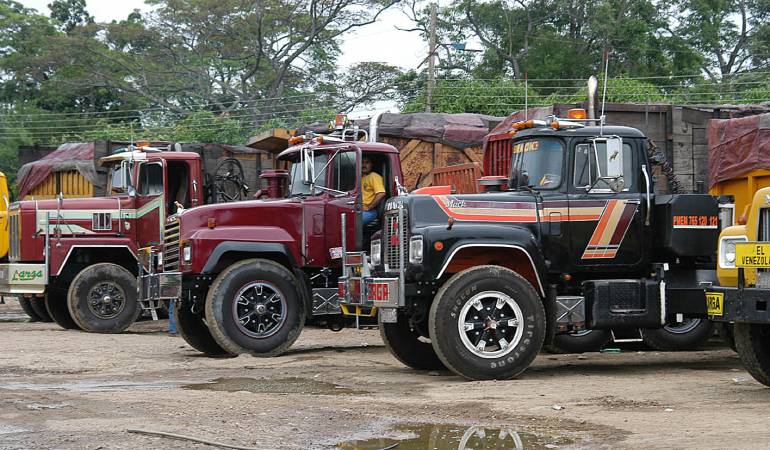 Camiones transportadores de carbón. 