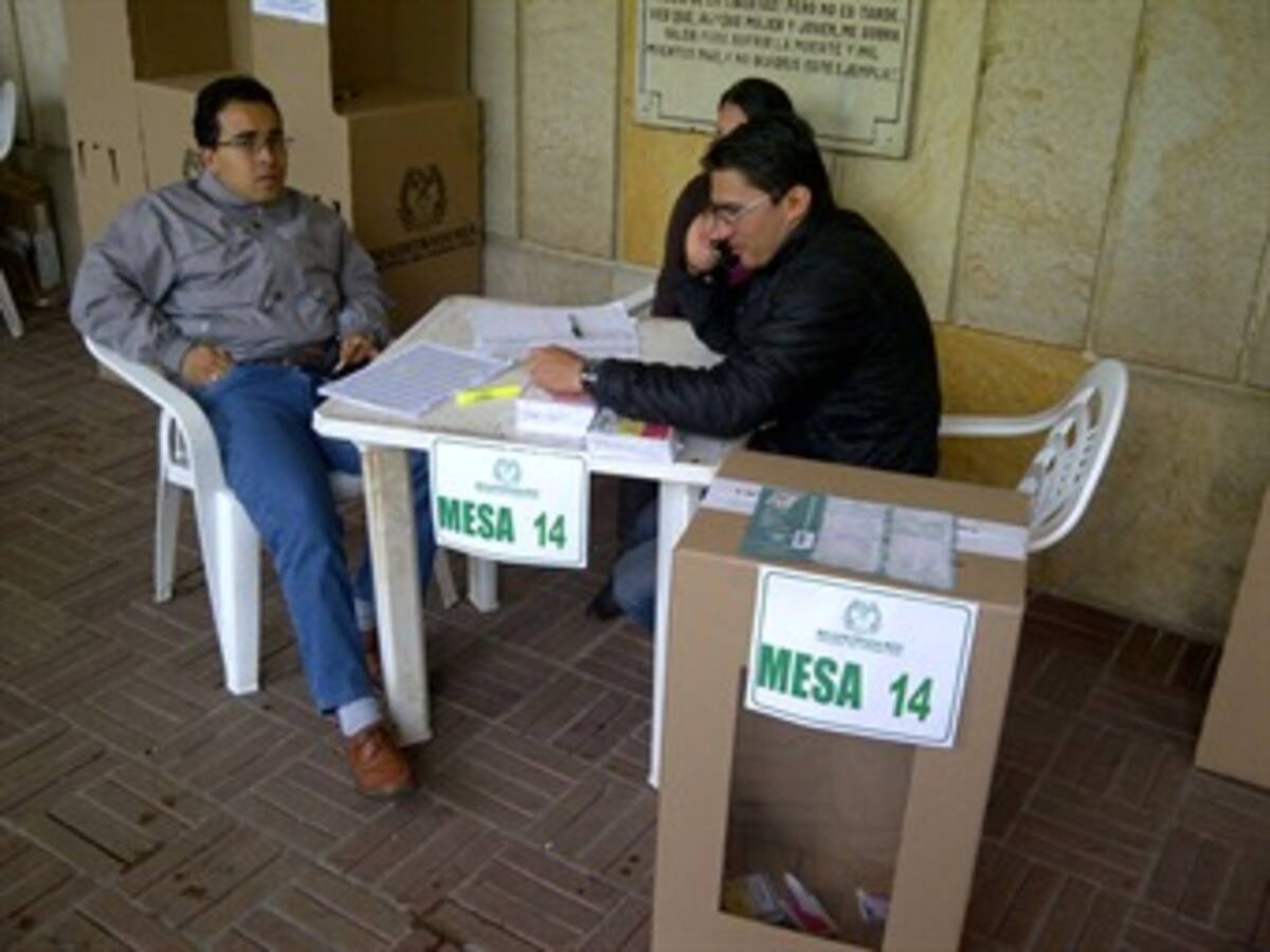 Mininterior califica como un 'fracaso' la jornada de consultas internas de los partidos