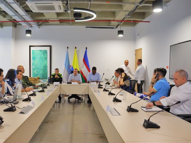 El alcalde Alejandro Eder presidió un consejo de seguridad con los comandantes de la Policía Metropolitana de Cali, del batallón de Policía Militar # 3 y de la Escuela Militar de Aviación Marco Fidel Suárez.