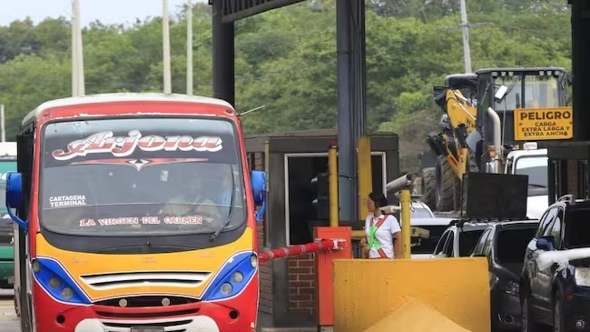 Transportadores intermunicipales evalúan cese de actividades por protestas en vías de Bolívar