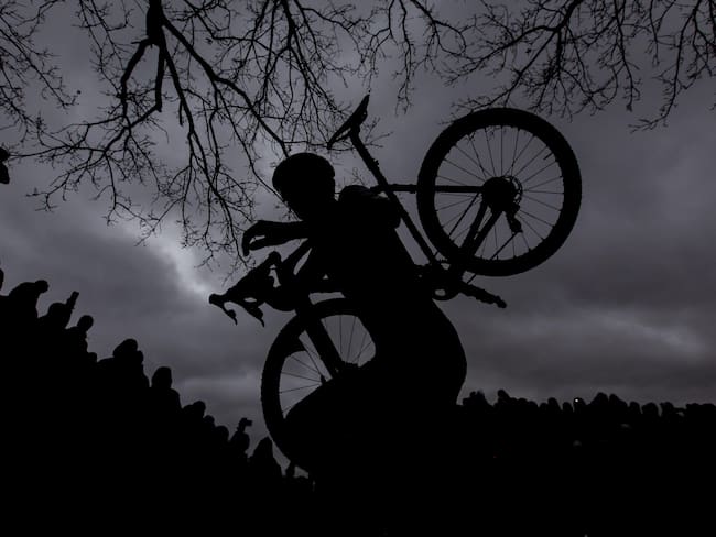 Autoridades buscan a ladrones que atracaron a ciclistas en La Calera: quedaron desnudos