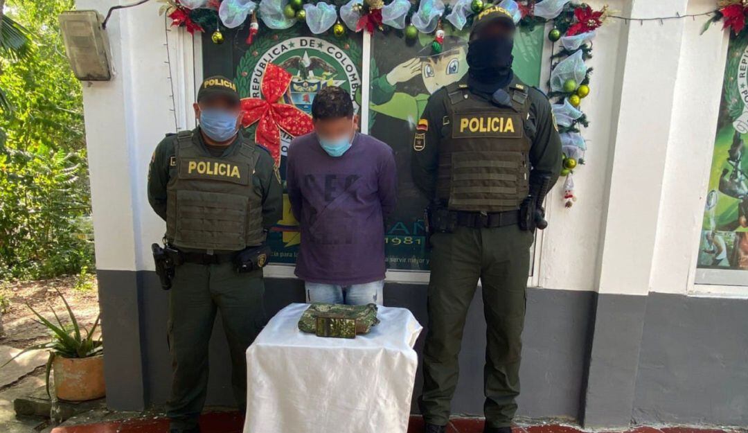 Se trata de alias ‘Yeison’, quien fue sorprendido en labores de patrullaje en la vía La Cordialidad a la altura del barrio Colombiatón