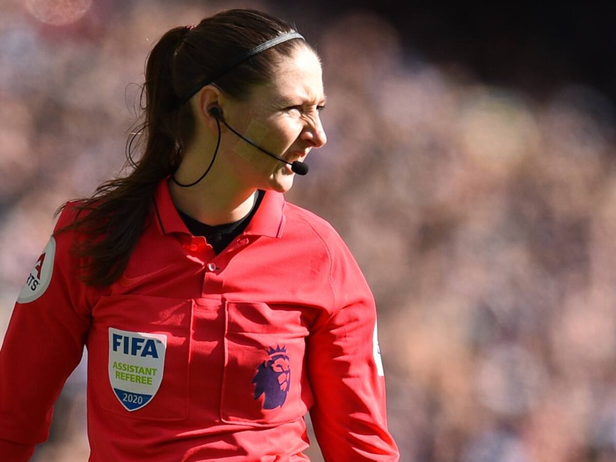 Sian Massey, la árbitra maestra de primaria que vuelve con la Liga Premier
