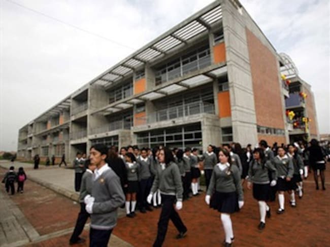 Colegios privados manipulan a padres para no perder contratos con el Distrito: Secretario de Educación