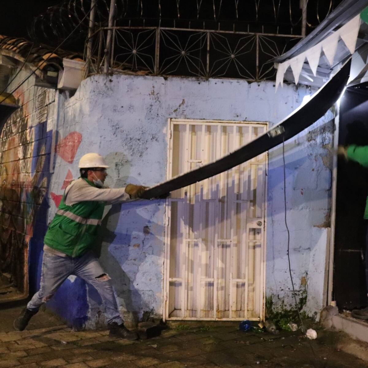 Desmontan 11 módulos por uso indebido del espacio público en Moravia y el centro