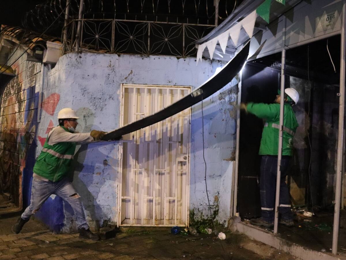 Desmontan 11 módulos por uso indebido del espacio público en Moravia y el centro
