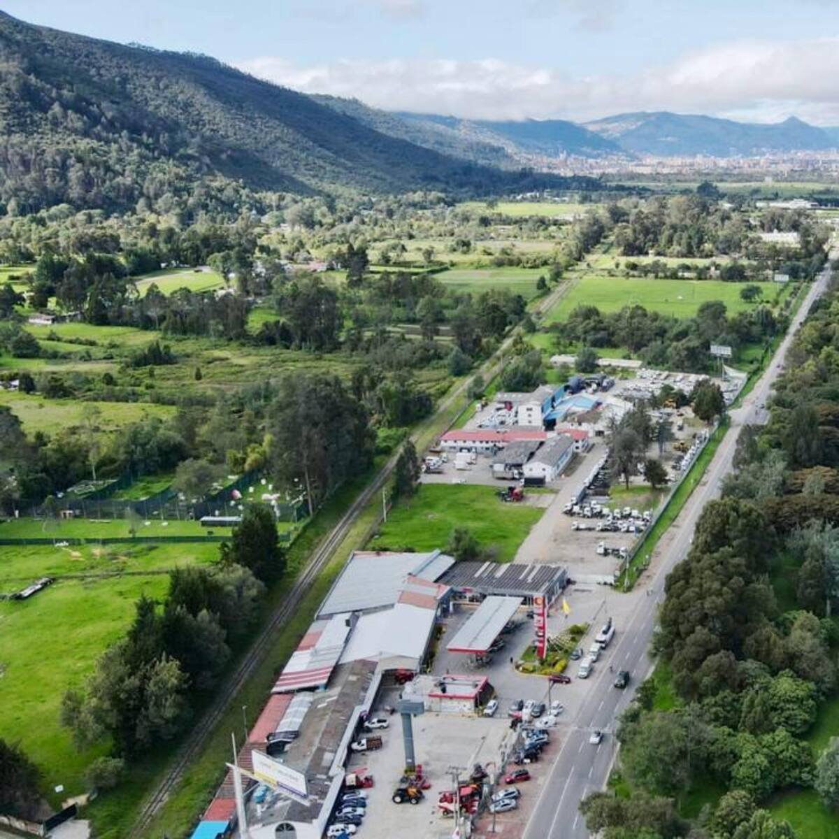 “Estamos para apoyar a Bogotá, no para detener su desarrollo”: ministro de Ambiente sobre AutoNorte