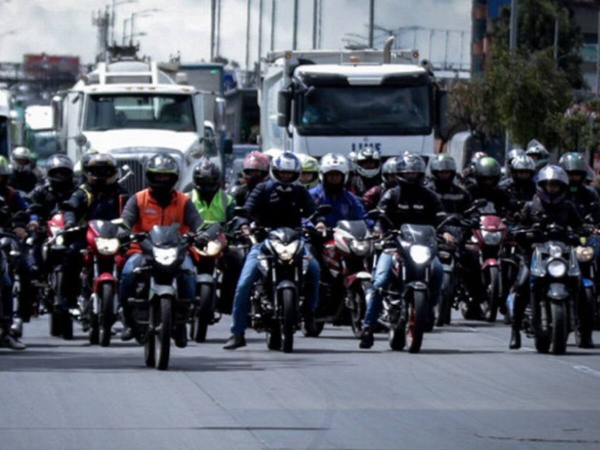Restringen parrillero en moto en Bogotá los jueves, viernes y sábados