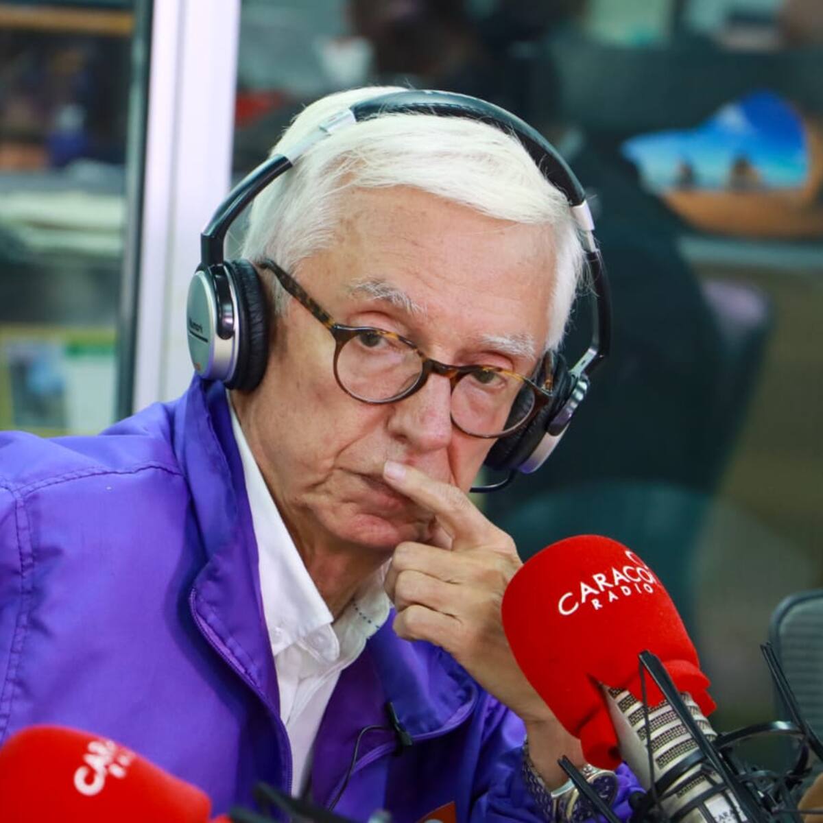 Jorge Enrique Robledo defiende la propuesta de tarifa cero para TransMilenio en La Luciérnaga