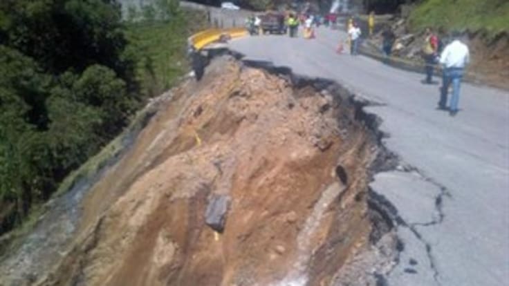 Derrumbes provocan cierre de la vía Honda - Bogotá