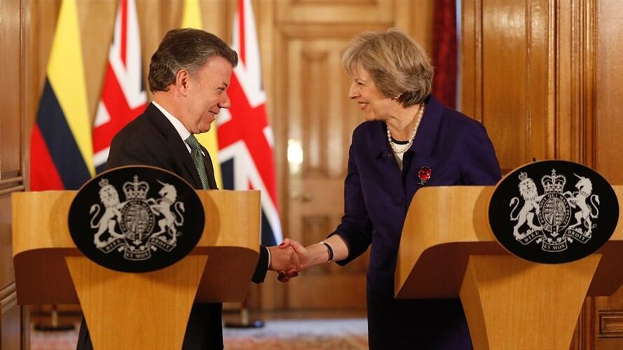Theresa May felicitó al presidente Juan Manuel Santos por los reconocimientos otorgados por avances en el proceso con las Farc. Foto: Getty Images