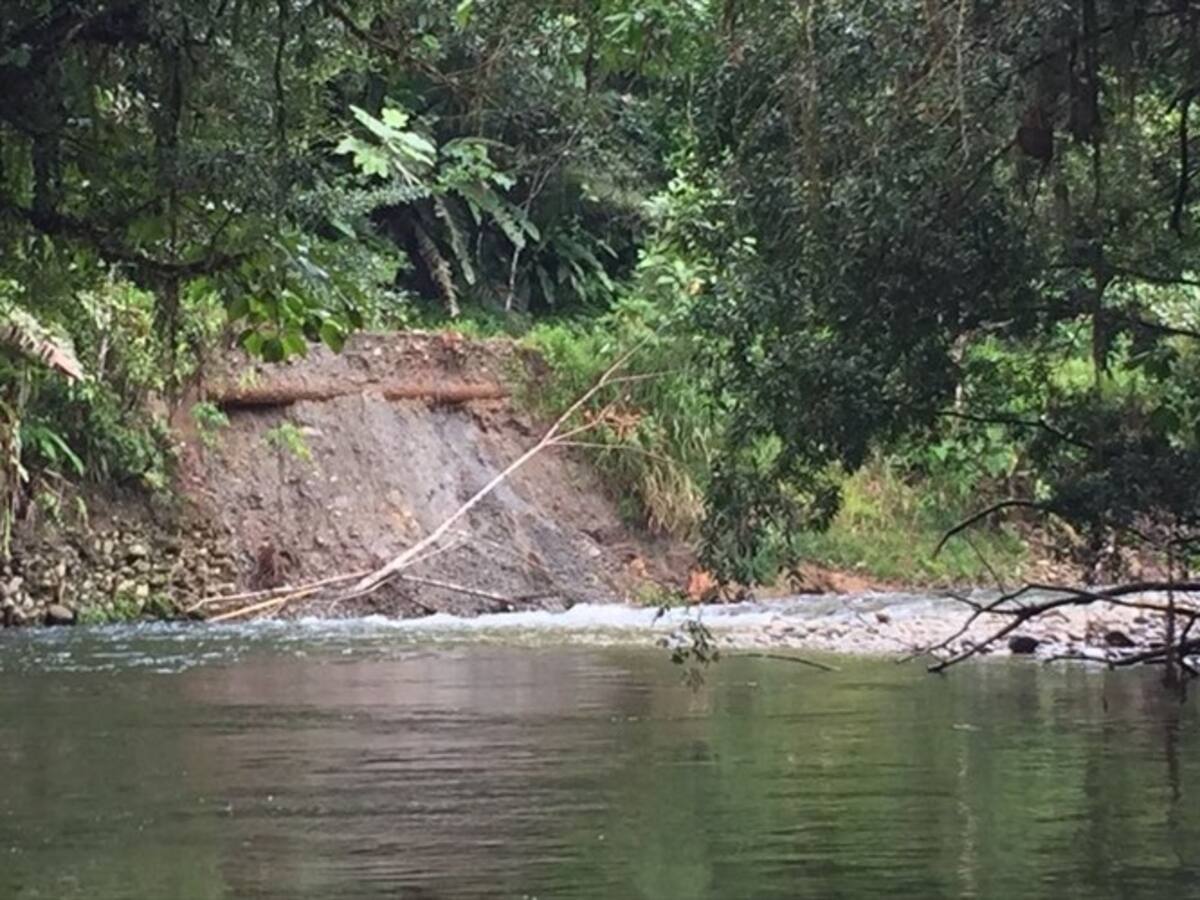 Deslizamiento afecta tuberías de agua potable en Buenaventura