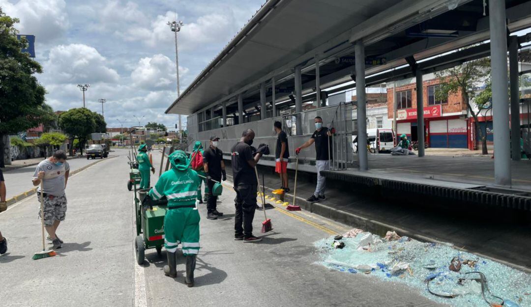 Más de 30 estaciones de servicio de combustible dañadas durante el paro.