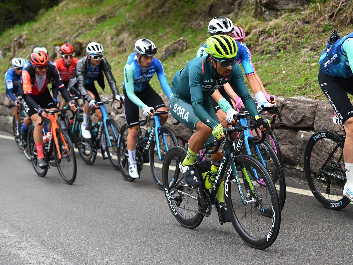 Daniel Felipe Martínez defendió su segundo puesto en la etapa 17 del Giro de Italia