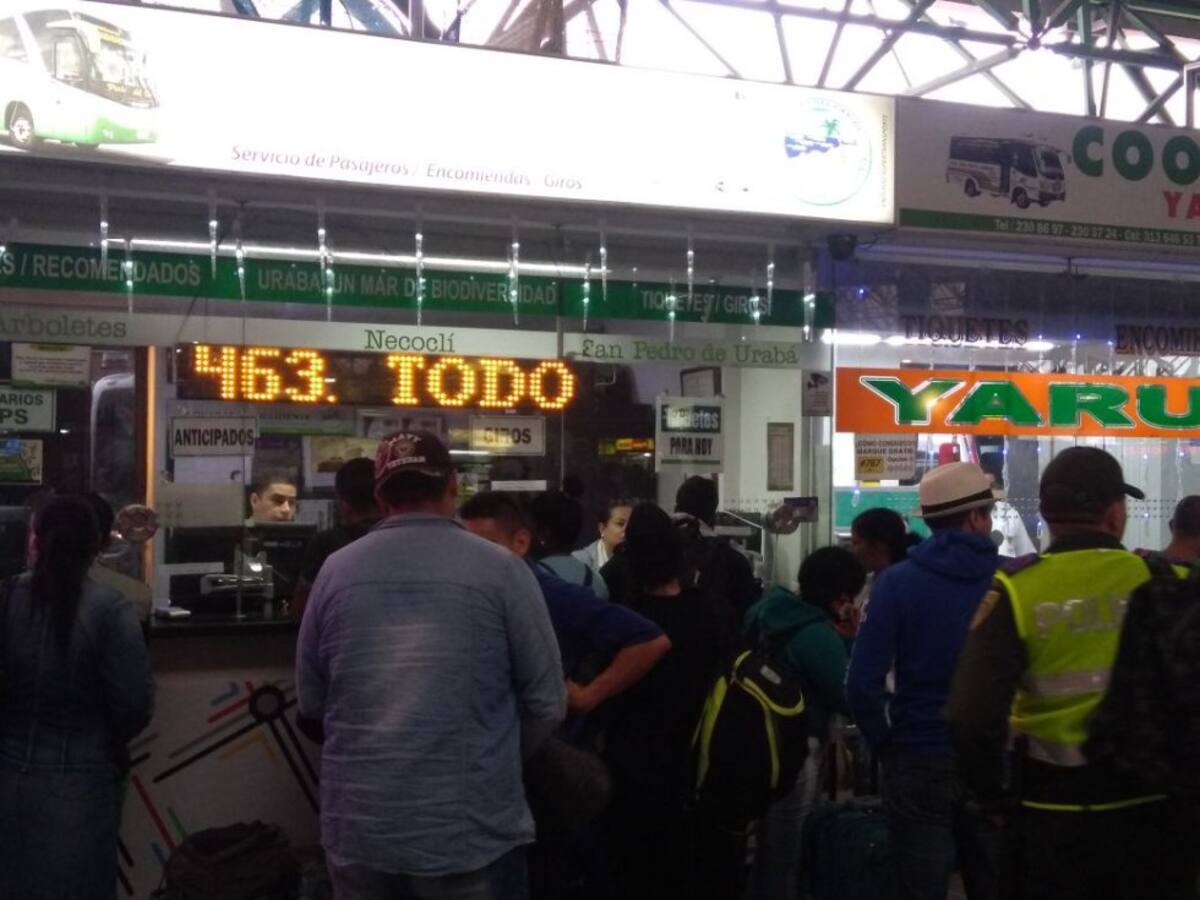 Arrancó en el Urabá el paro de transportes como protesta porque el próximo 1 de enero inicia el cobro de tres nuevos peajes en esta región por obras de la autopista transversal de la Américas.