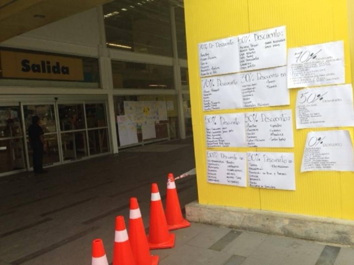 Llega diciembre y en los estantes de los almacenes en Caracas y otras ciudades se ven pocas mercancías, por causa de las medidas del gobierno que tiene en aprietos a los comerciantes, según afirman los empresarios y sectores de la oposición.