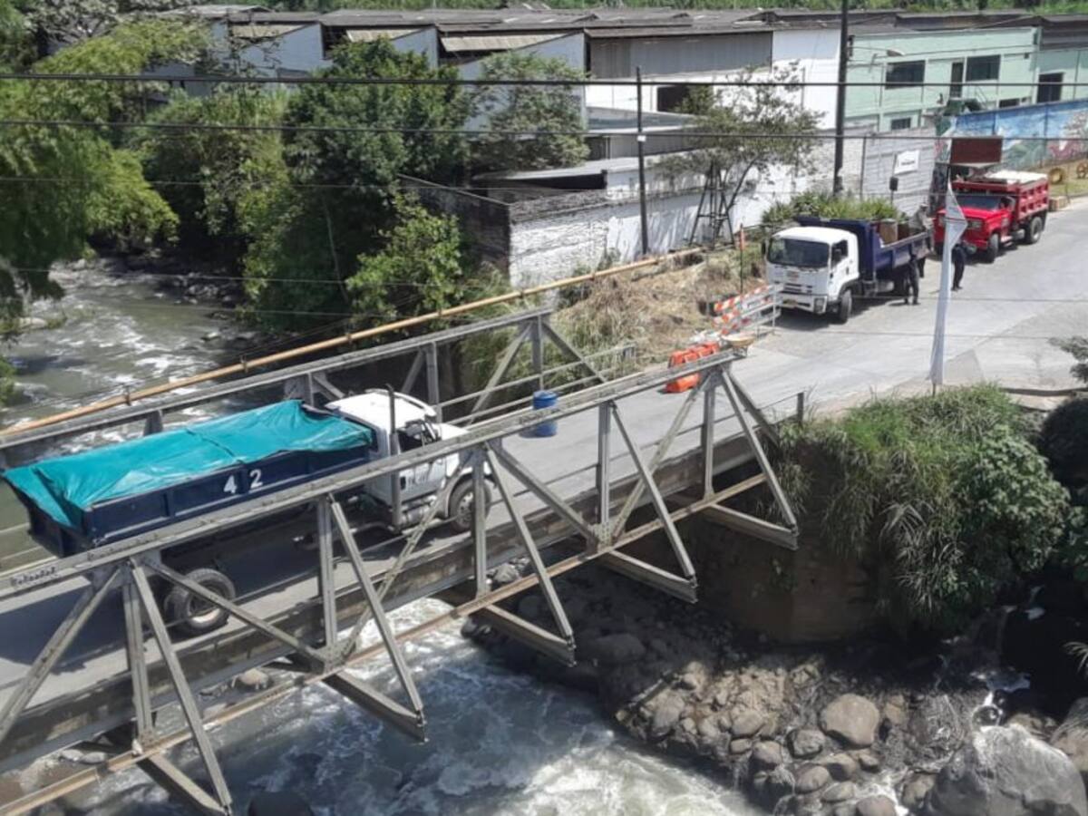 Puente de Curtiembres en la vía Pereira - Marsella en alerta máxima