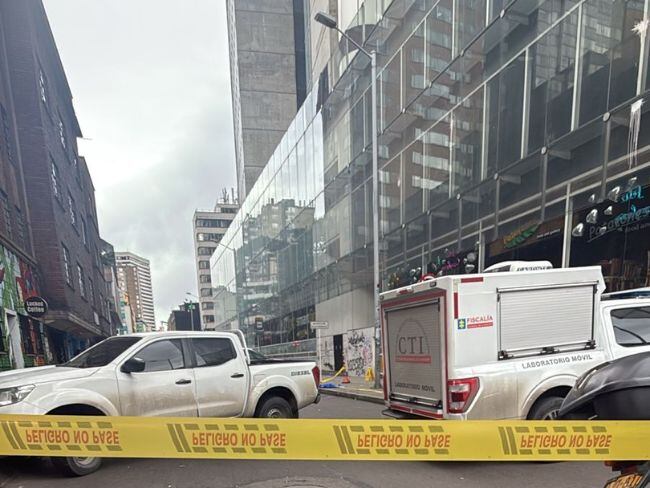 Hombre cayó desde el Complejo Bacatá y provocó cierre vial en el centro de Bogotá /Caracol Radio