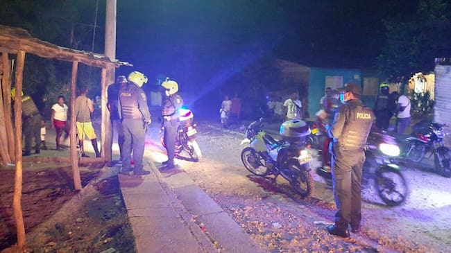También se reportó el decomiso de 150 dosis de sustancias alucinógenas y la incautación de 80 armas blancas