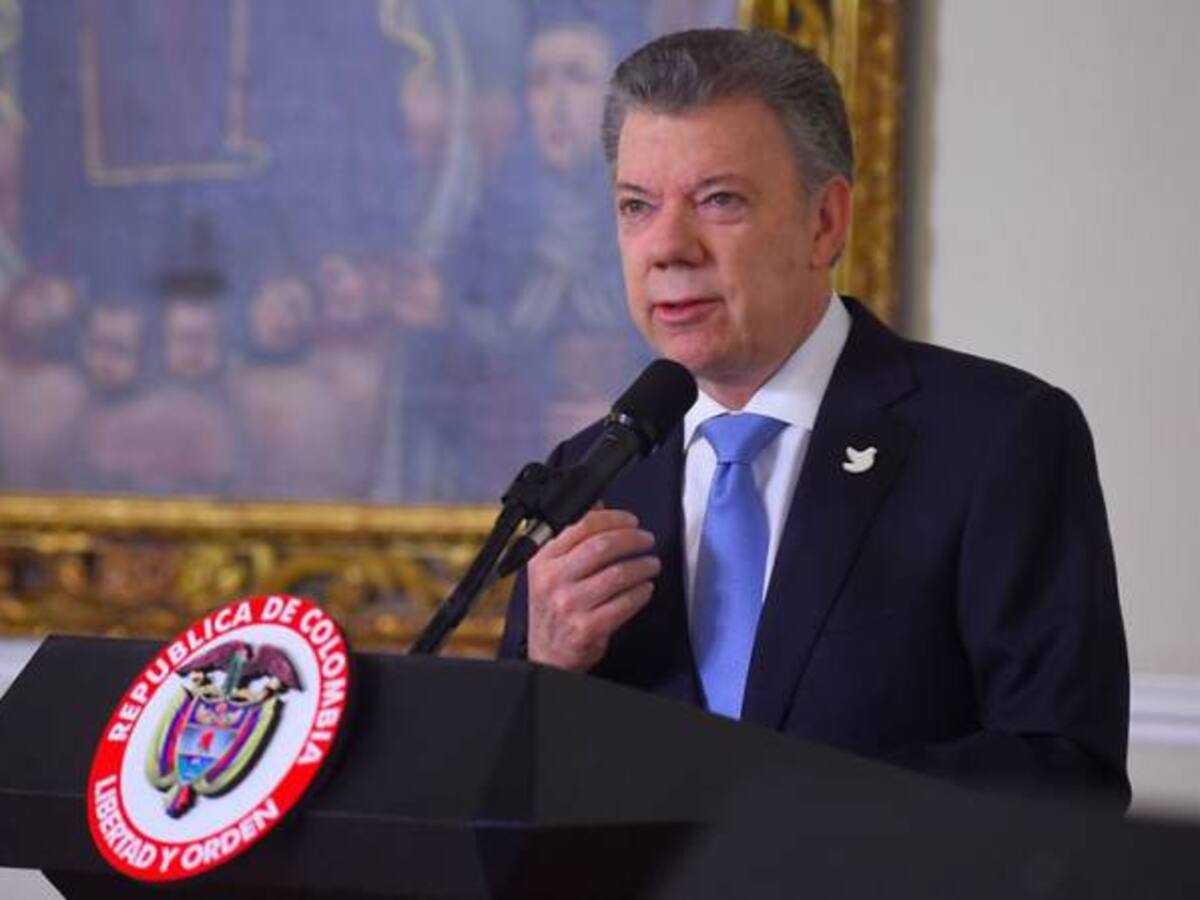 Santos confía en que Banco de la República continuará bajando las tasas de interés