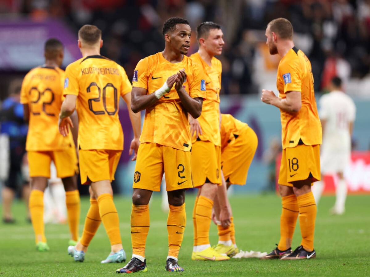 Países Bajos se quedó con el Grupo A tras vencer a la peor anfitriona, Qatar