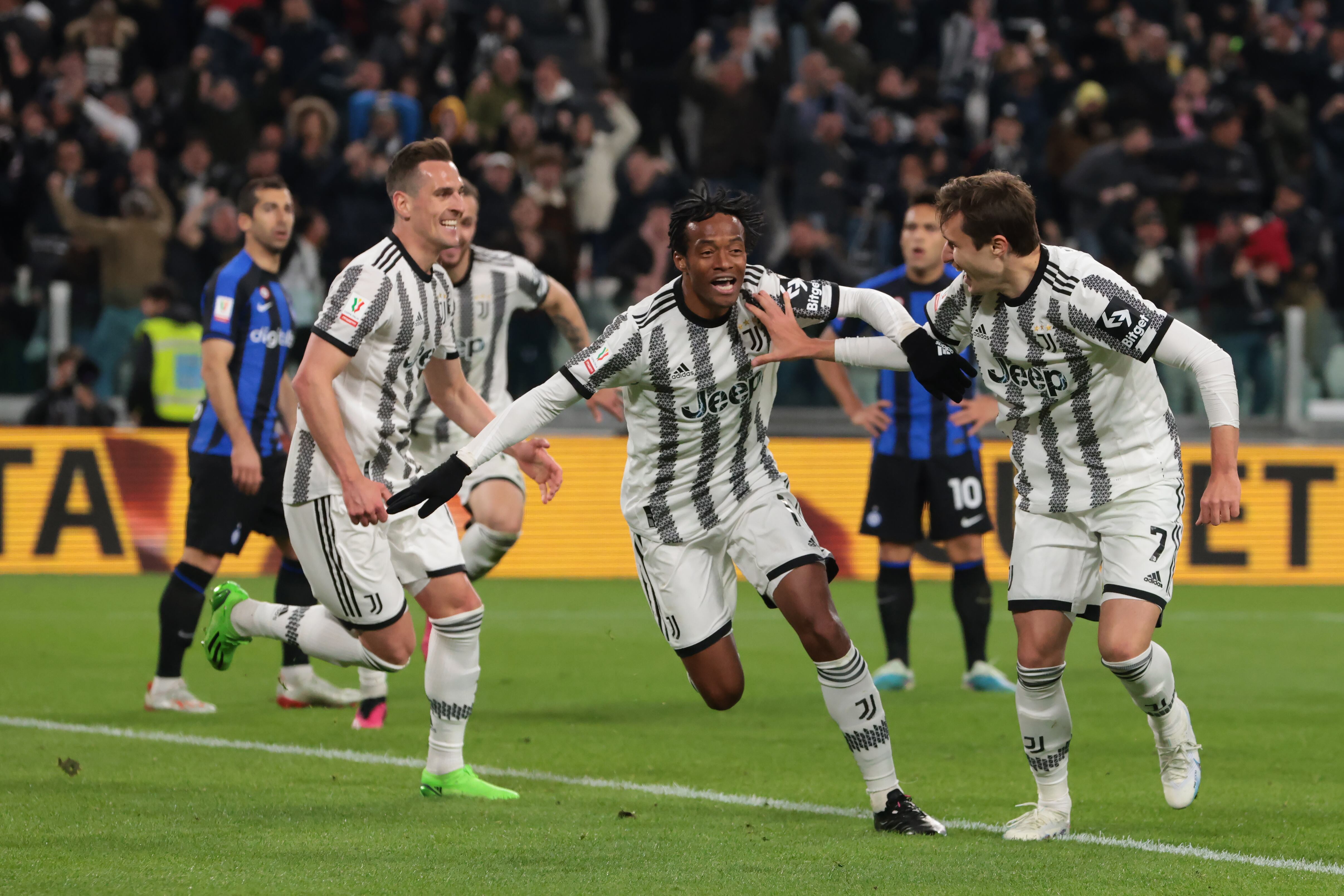 Juan Guillermo Cuadrado festeja uno de sus goles marcados a la Juventus. (Photo by Jonathan Moscrop/Getty Images)
