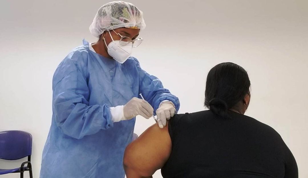 Secretaría de Educación y DADIS habilitaron este puesto de vacunación con Janssen